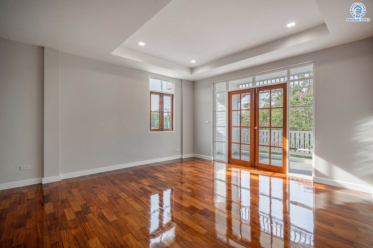 บ้านมือสองตกแต่งใหม่ โครงการ ลัดดารมย์ เพชรเกษม69 ตกแต่งหรูหราดีไซน์สุด Classic วิวสวนสาธารณะ ใกล้ส่วนกลาง บนเนื้อที่ 173.5 ตร.ว. ฟังก์ชันจัดเต็ม 4 ห้องนอน 4 ห้องน้ำ 1 ห้องอเนกประสงค์ 1 ห้องแม่บ้าน จอดรถได้ถึง 2 คัน บนทำเลศักยภาพ เชื่อมต่อหลายเส้นทาง ใกล้เดอะมอลล์บางแค จุดขึ้นทางด่วน "กาญจนาภิเษก" และรถไฟฟ้าสายสีน้ำเงิน "สถานีหลักสอง"